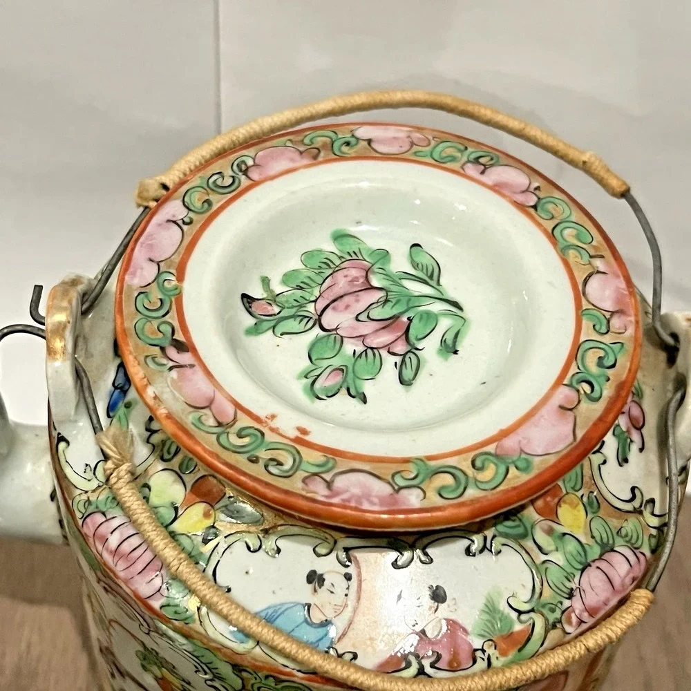 Antique Qing Rose Medallion Teapot Hand Painted Famille Rose 19thC‎ Chinese